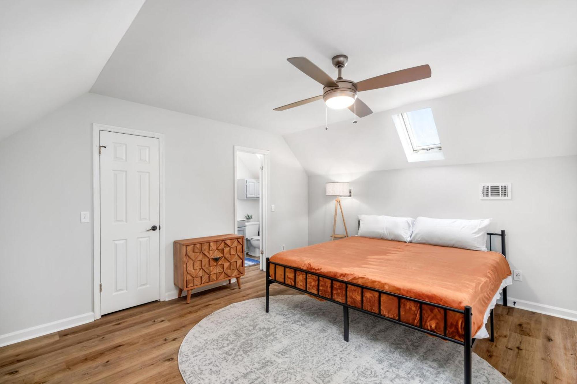 Remodeled And New - Walk To Downtown Auburn Apartamento Exterior foto