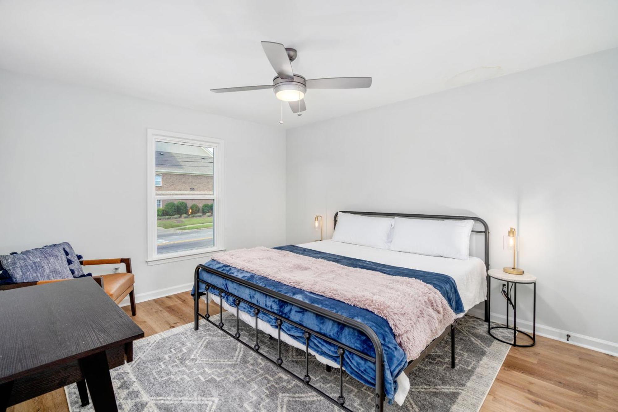 Remodeled And New - Walk To Downtown Auburn Apartamento Exterior foto